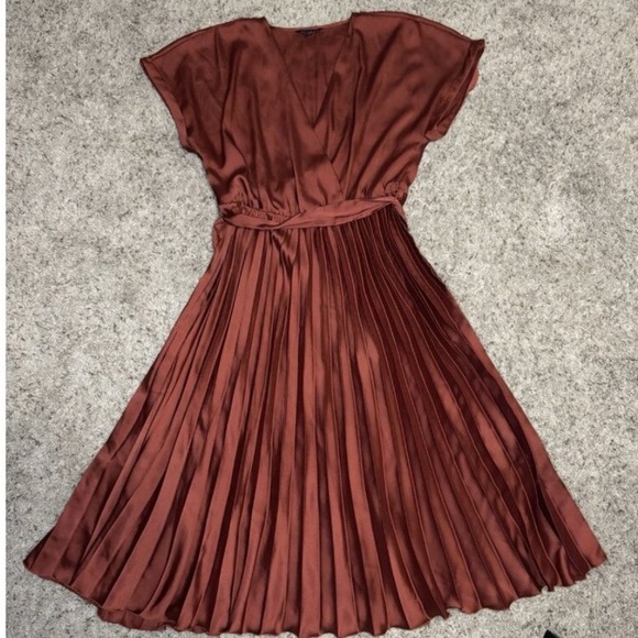 BANANA REPUBLIC Brown Pleated Midi Dress Belt Elastic Waist Preppy Quiet Lux L - Picture 2 of 6